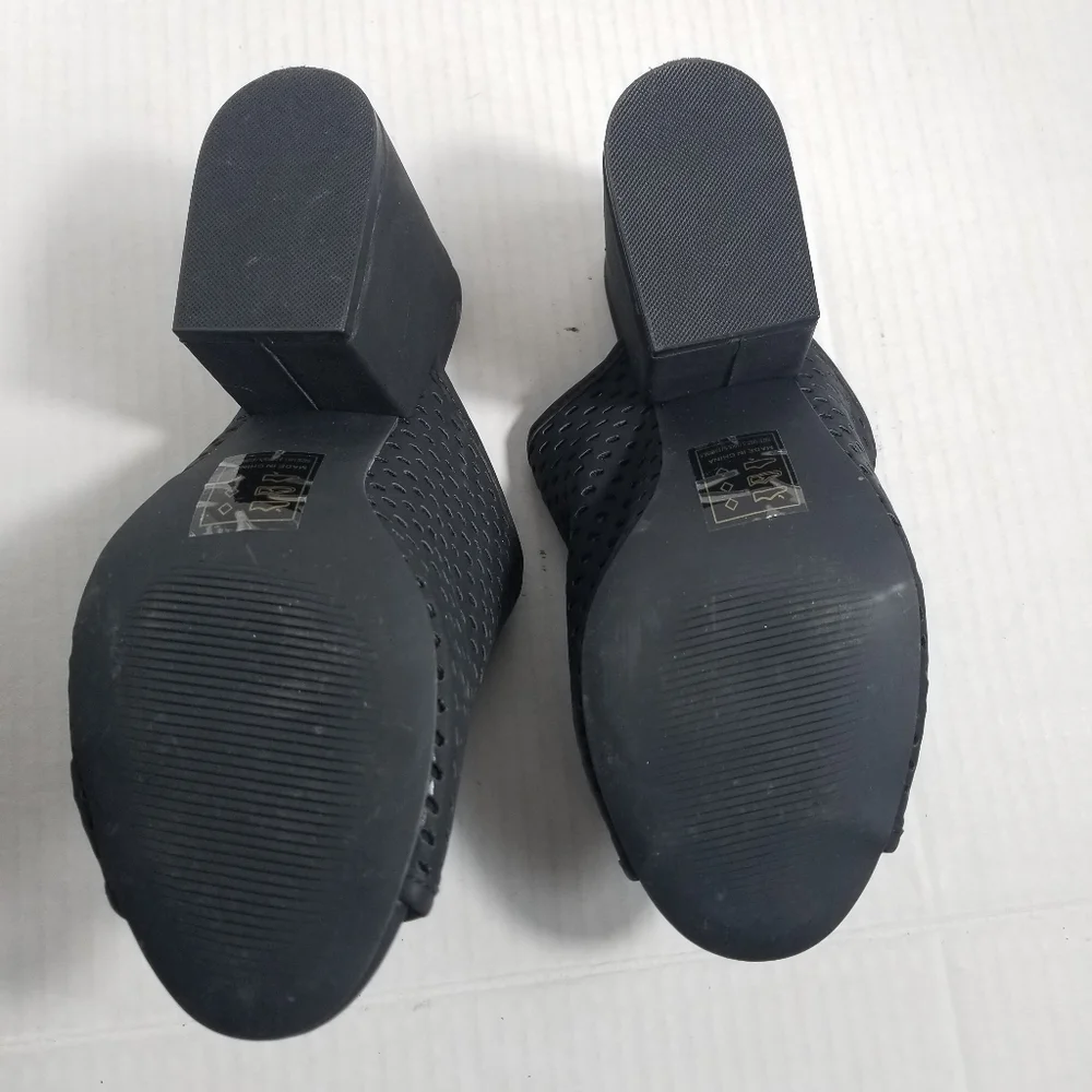 QUPID HEELED SANDALS SIZE 7.5